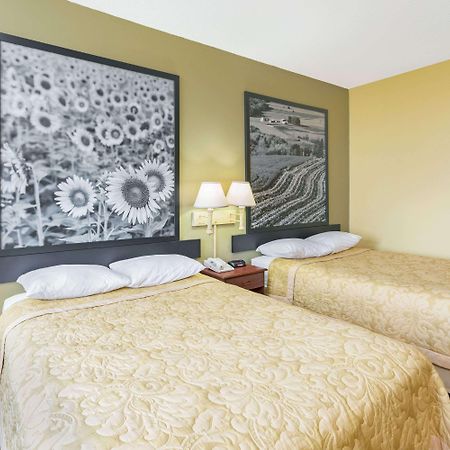 Super 8 By Wyndham Osage Hotel Ngoại thất bức ảnh