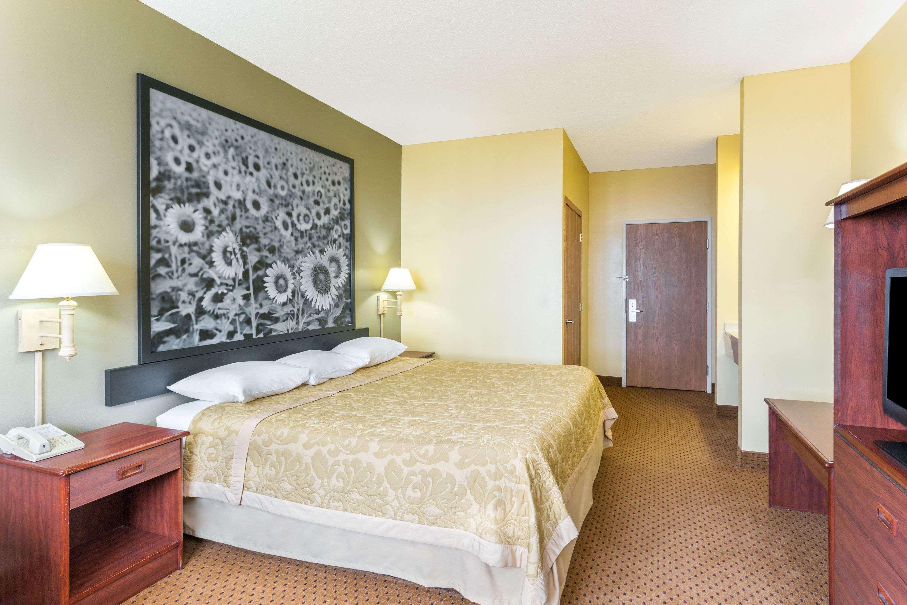 Super 8 By Wyndham Osage Hotel Ngoại thất bức ảnh