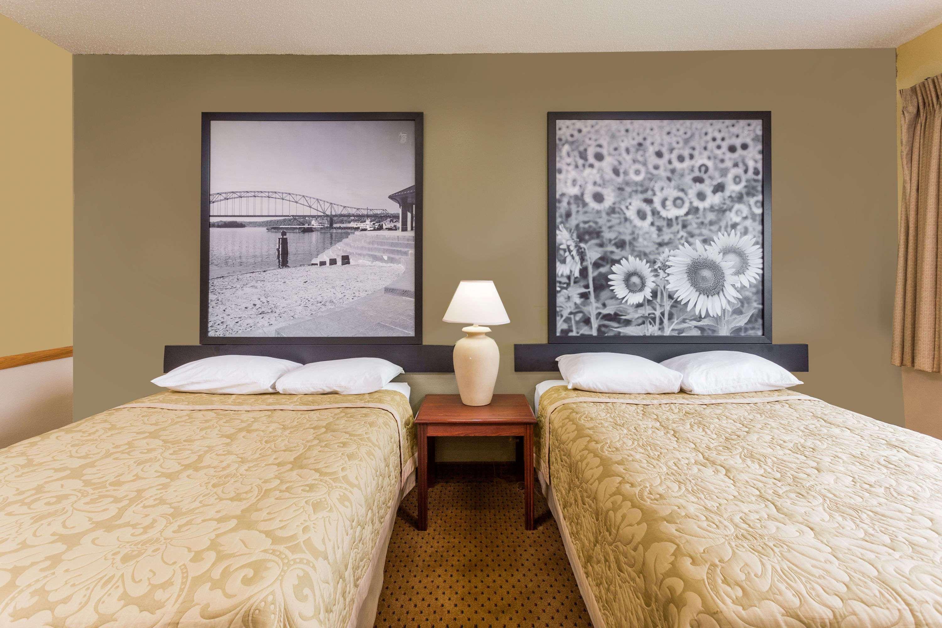 Super 8 By Wyndham Osage Hotel Ngoại thất bức ảnh