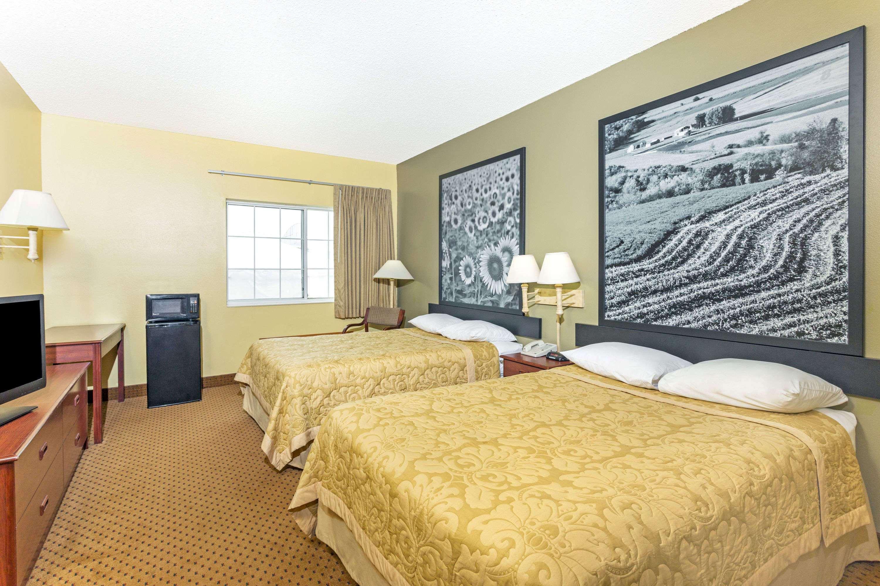 Super 8 By Wyndham Osage Hotel Ngoại thất bức ảnh