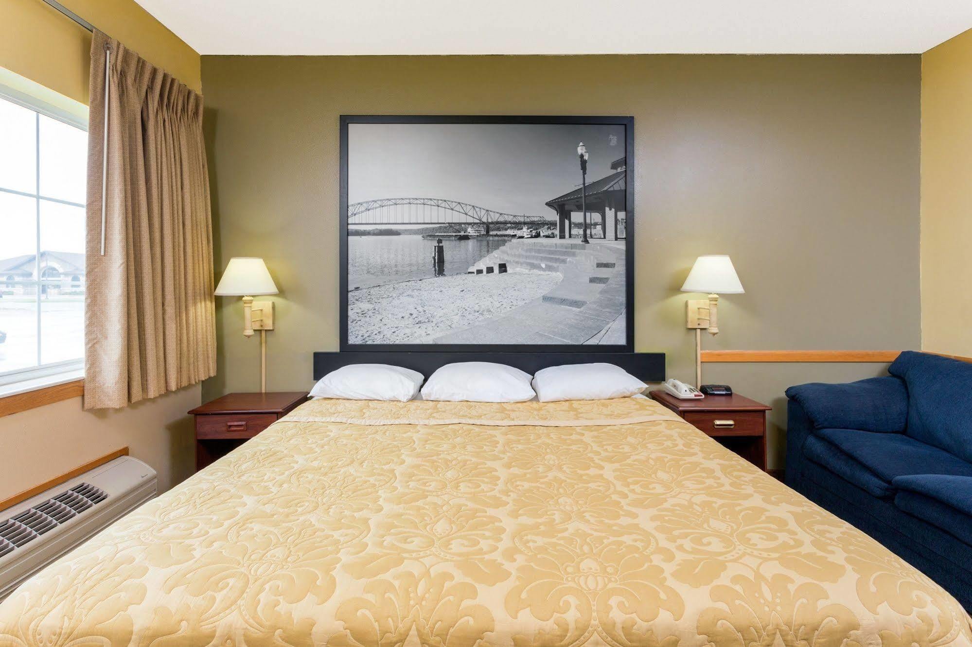 Super 8 By Wyndham Osage Hotel Ngoại thất bức ảnh